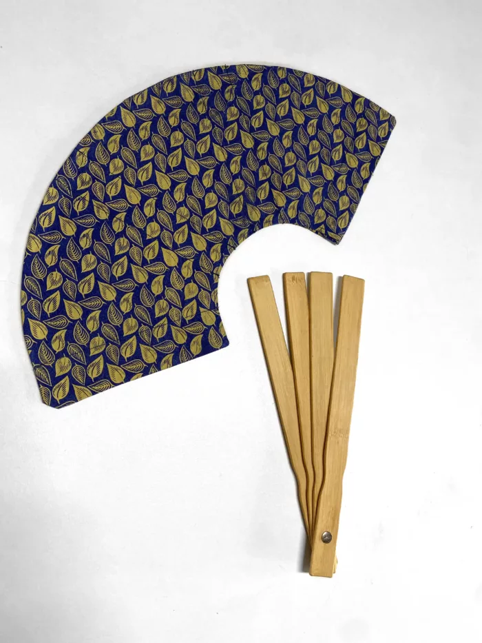 Eventail "Feuilles" bleu et ocre