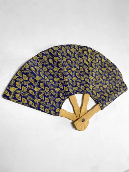 Eventail "Feuilles" bleu et ocre