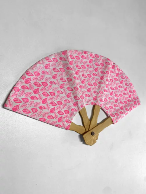 Eventail "Feuilles" rose fluo