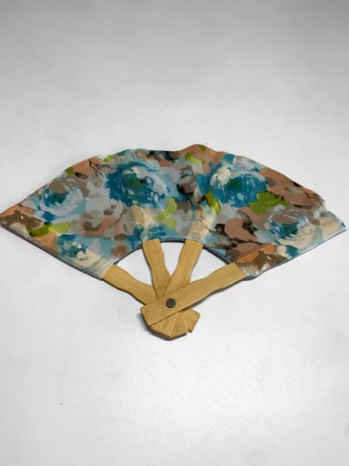 Eventail fleurs bleues