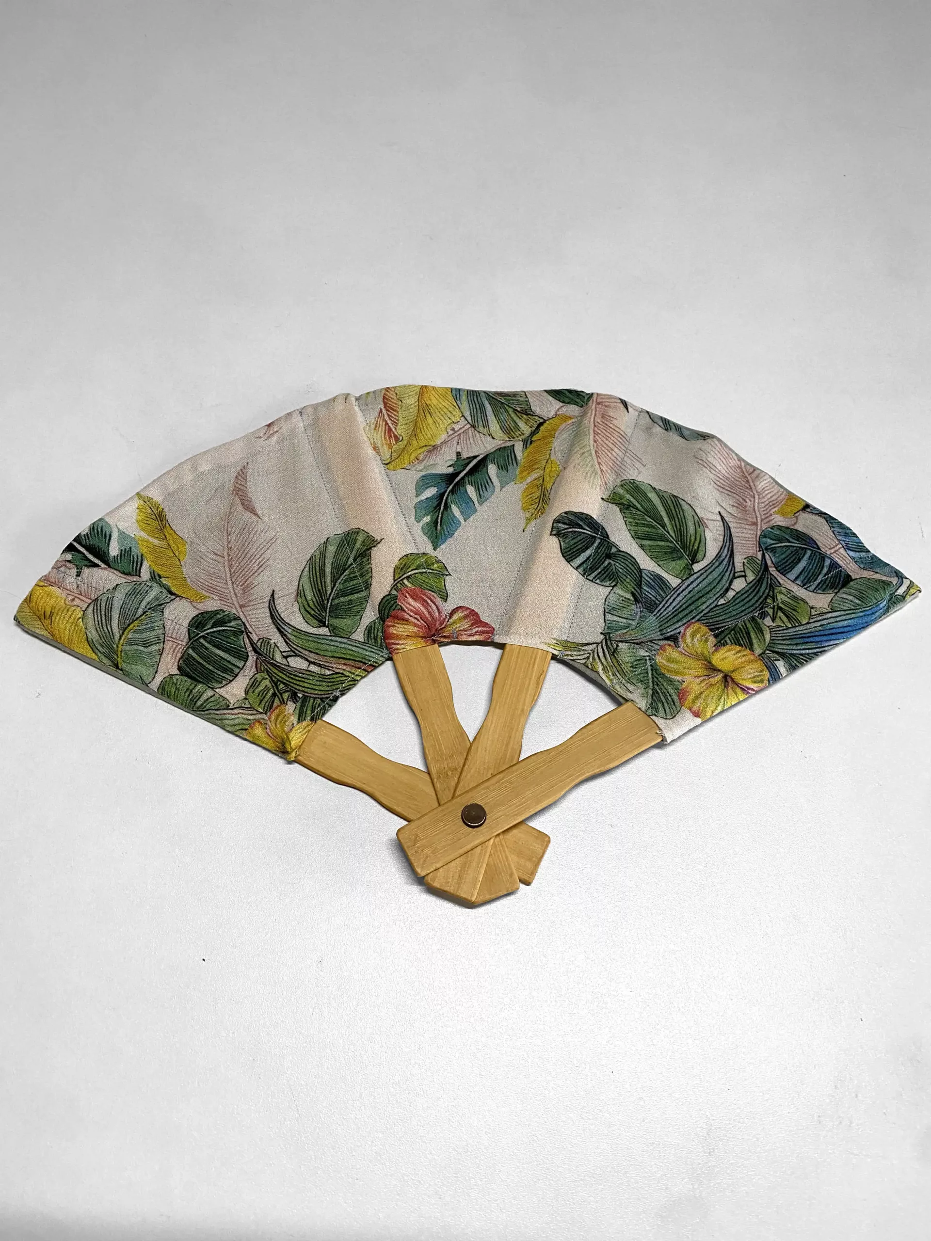 Eventail motif tropical